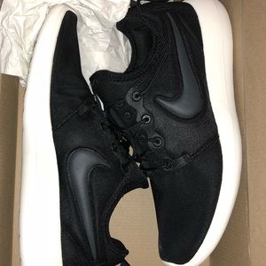 Men’s Nike roshe two